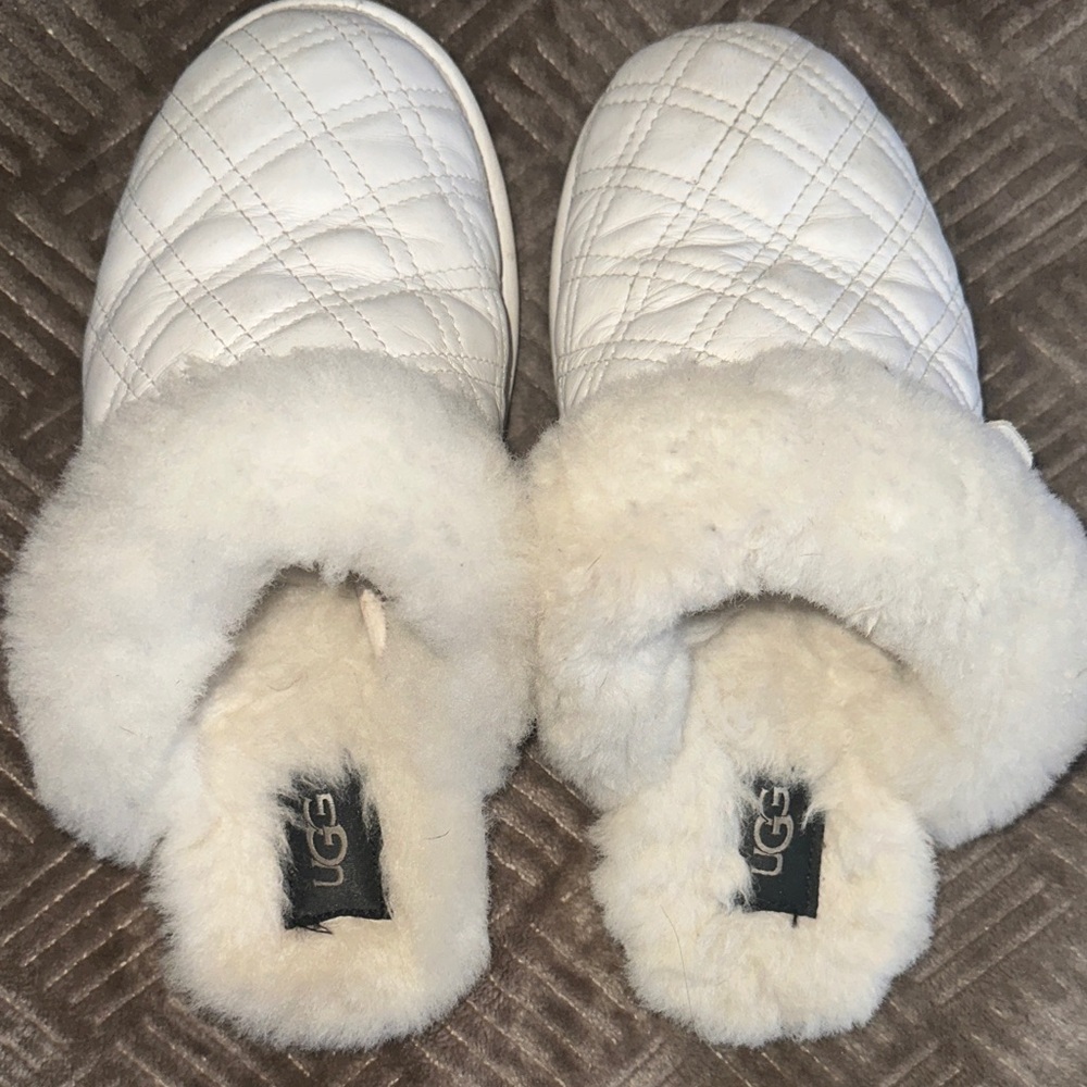 🤍 UGG Women's White Quilted Slippers 🤍